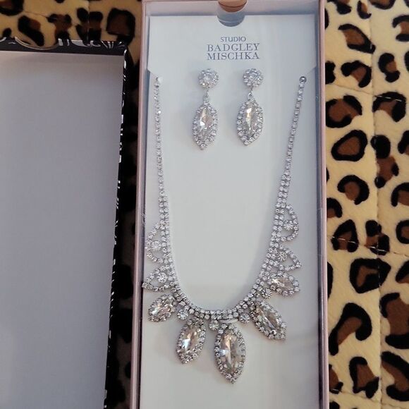 Nwt Badgley Mischka set - Picture 1 of 3